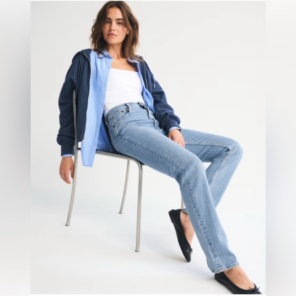 Abercrombie & Fitch Ultra High Rise 90s Straight Jean New without tag